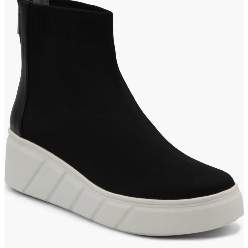 NEW Charles David wedge sneaker Rio, Size 8